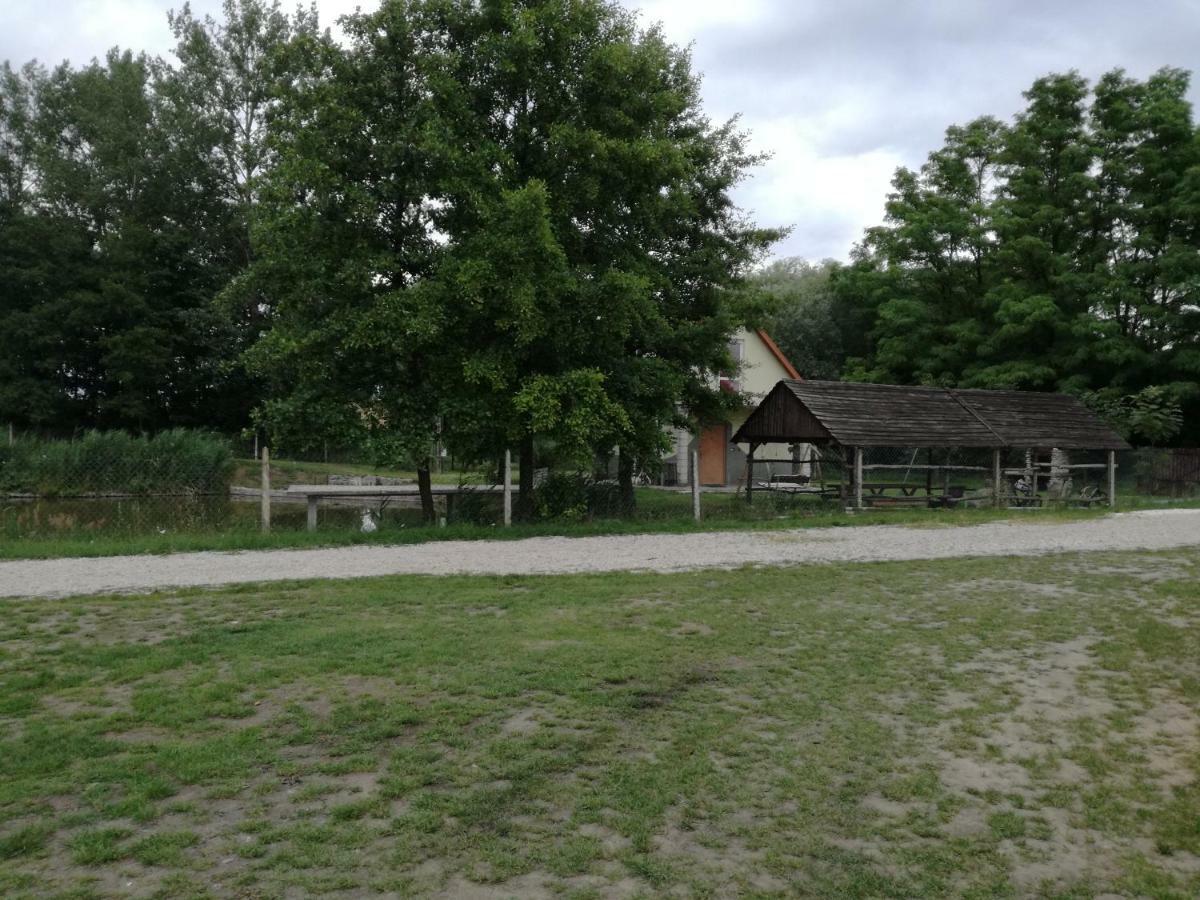 Agrowczasy Nad Stawem Villa Gartatowice Exterior photo